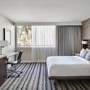 Zimmer mit Kingsize-Bett